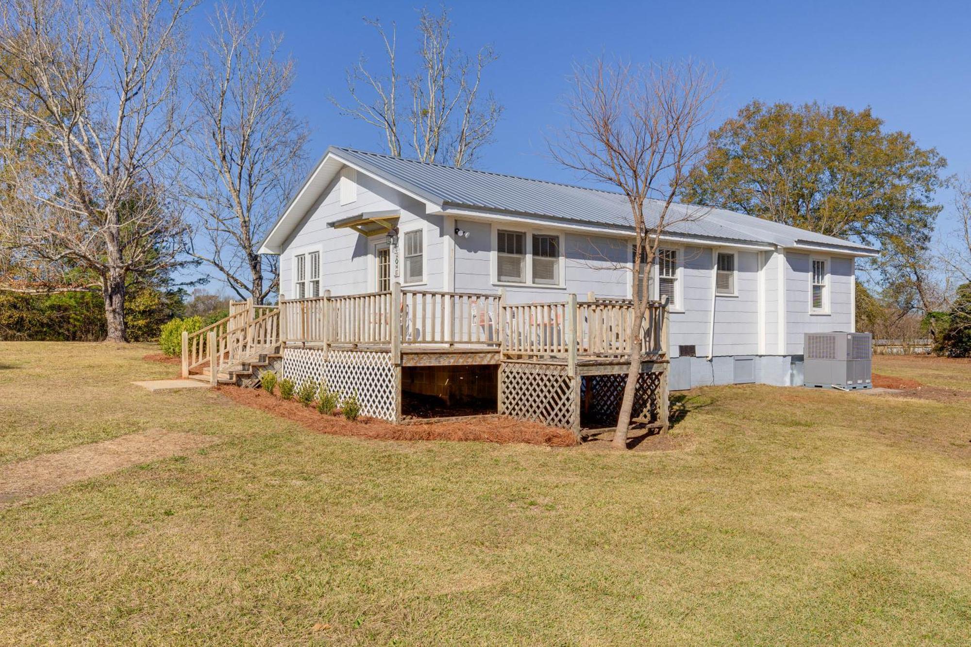 Quiet Grove Hill Cottage With Wraparound Deck! Exterior photo