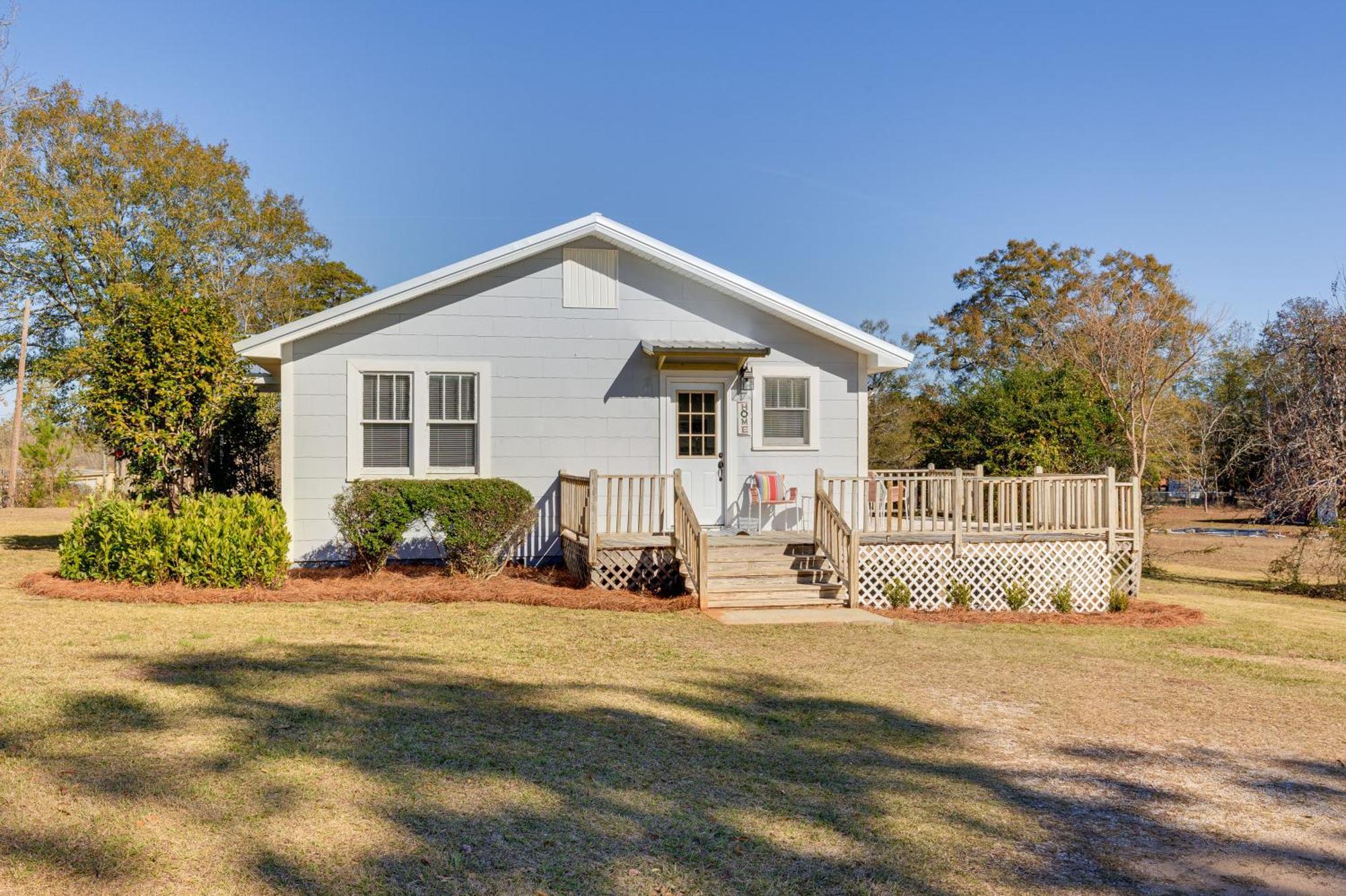 Quiet Grove Hill Cottage With Wraparound Deck! Exterior photo