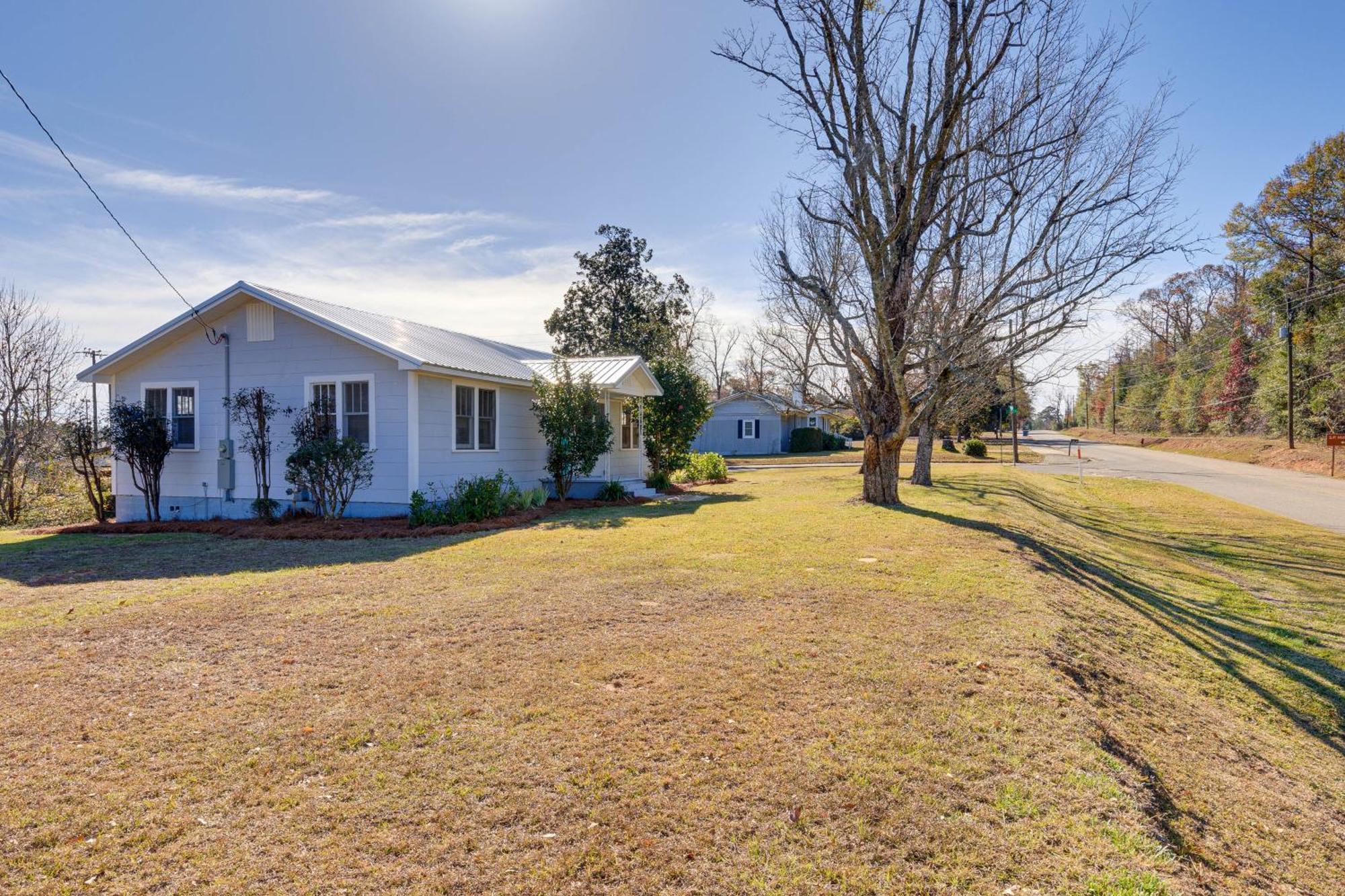 Quiet Grove Hill Cottage With Wraparound Deck! Exterior photo