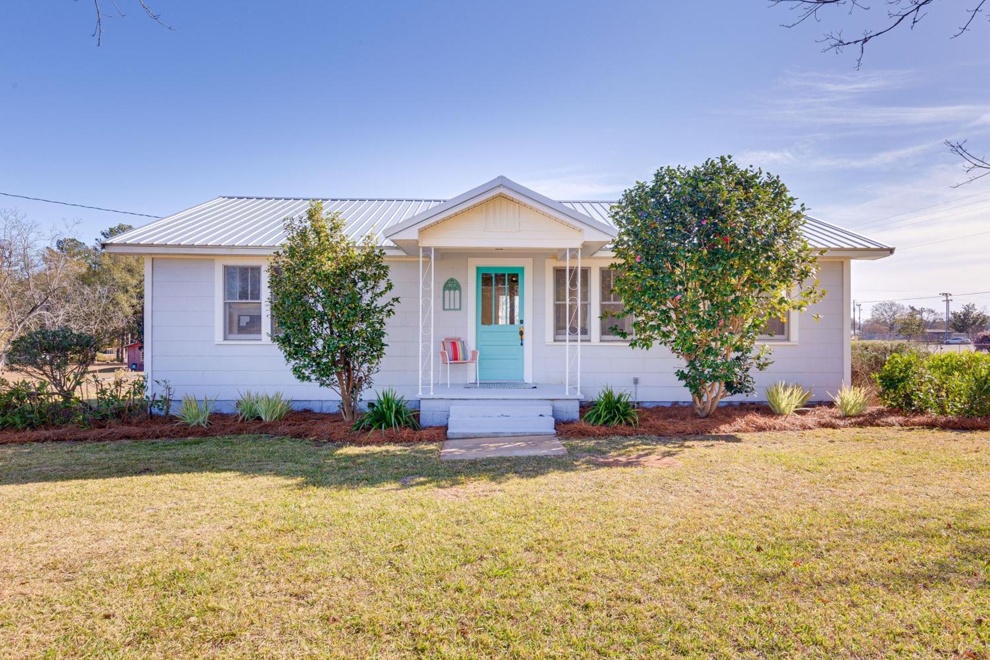 Quiet Grove Hill Cottage With Wraparound Deck! Exterior photo