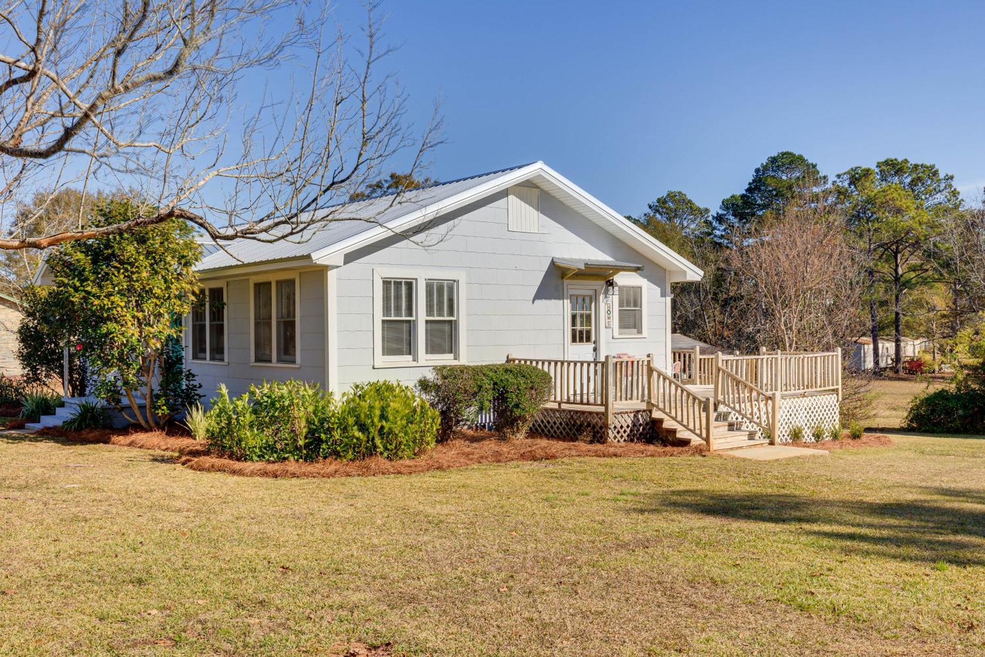 Quiet Grove Hill Cottage With Wraparound Deck! Exterior photo