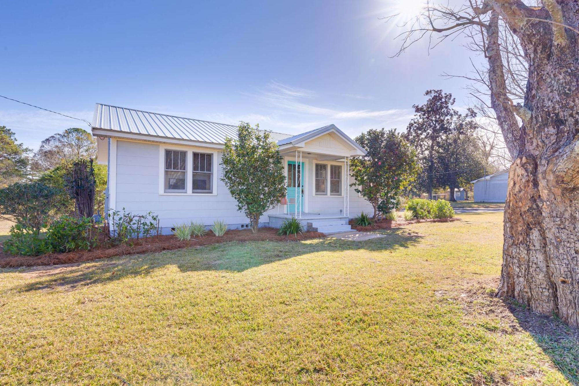 Quiet Grove Hill Cottage With Wraparound Deck! Exterior photo